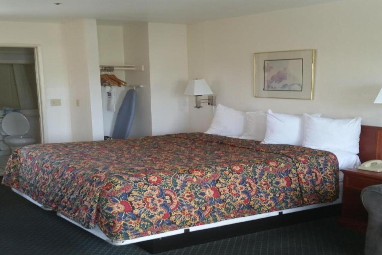 Days Inn By Wyndham Orange Anaheim Esterno foto