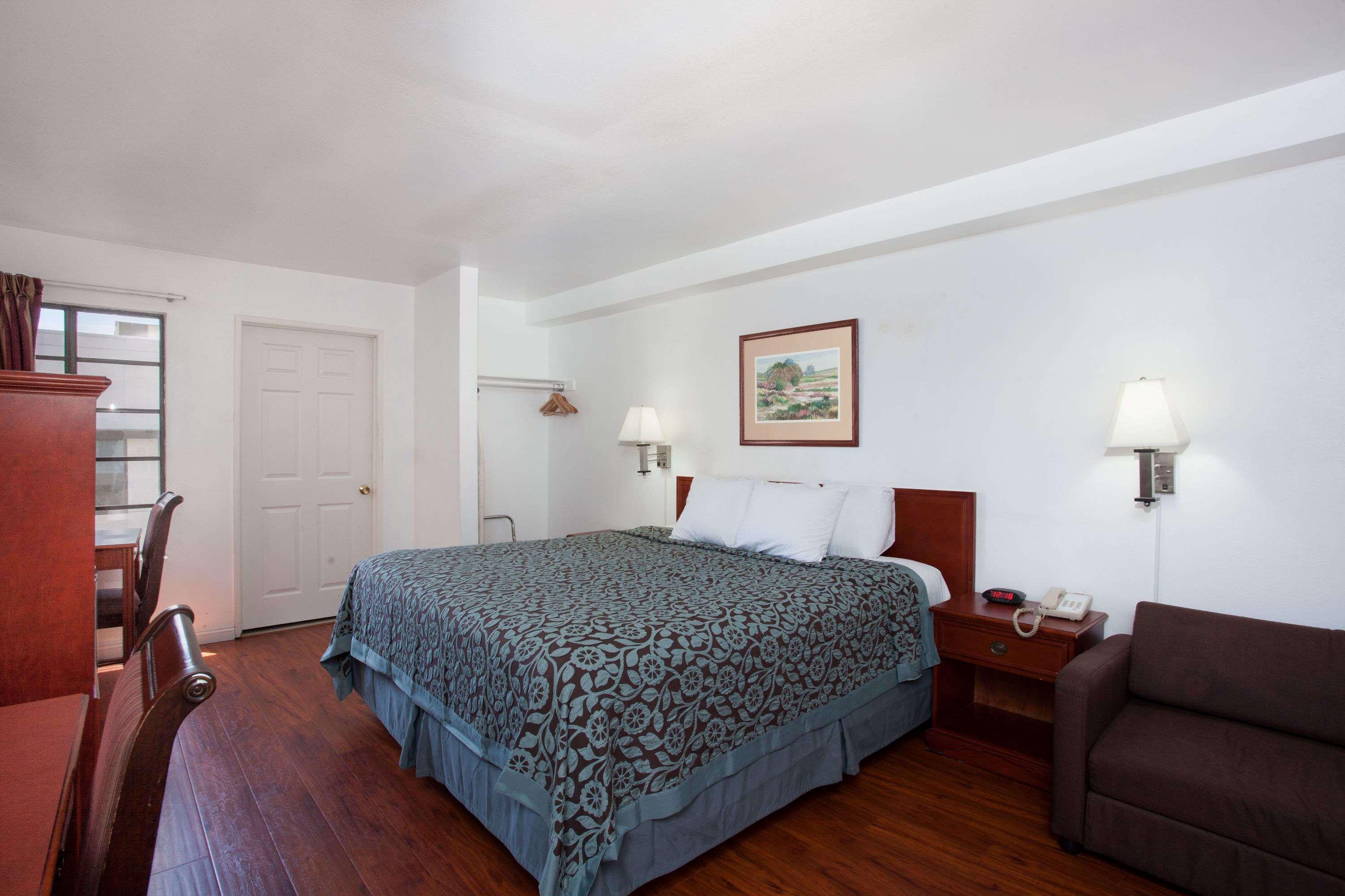 Days Inn By Wyndham Orange Anaheim Esterno foto