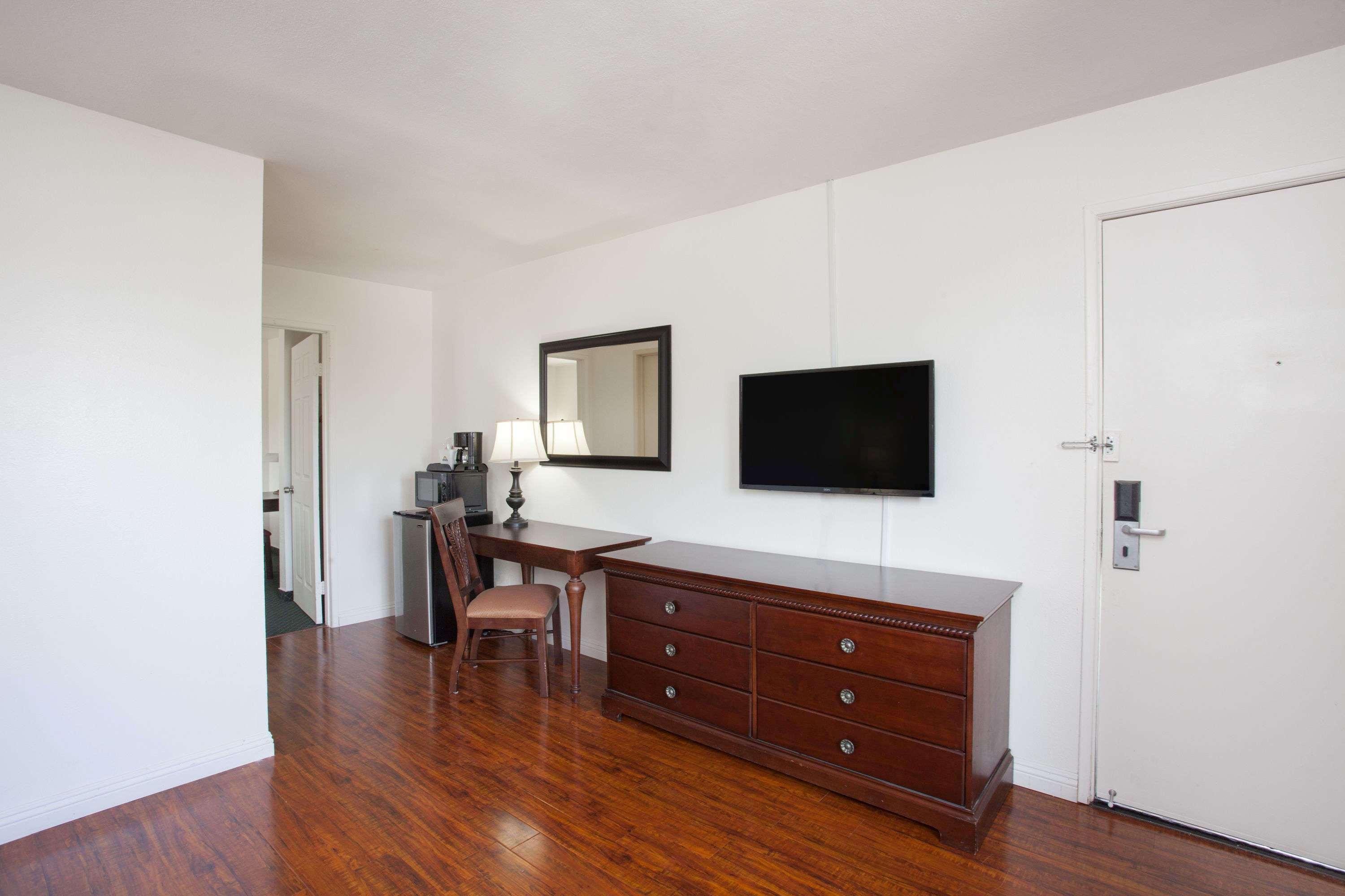 Days Inn By Wyndham Orange Anaheim Esterno foto