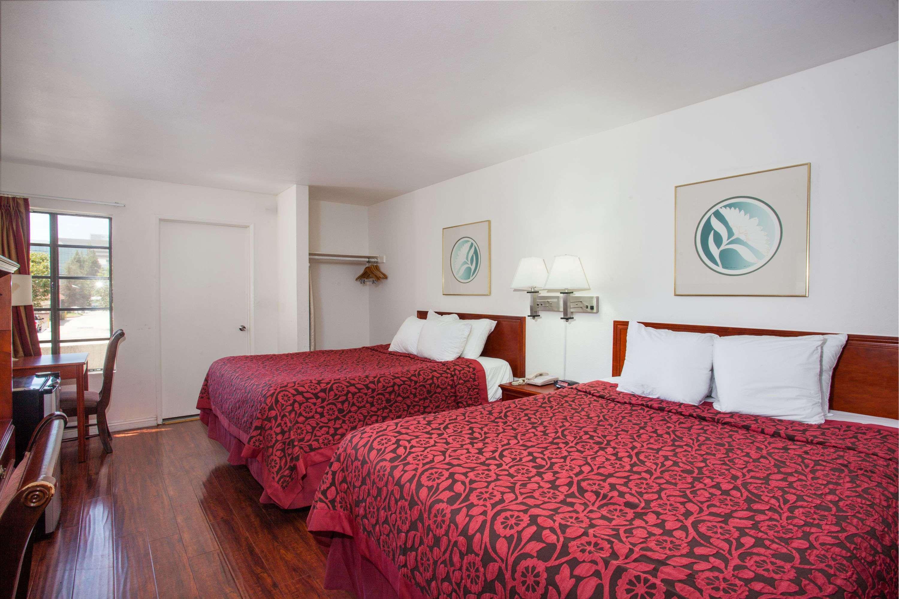 Days Inn By Wyndham Orange Anaheim Esterno foto