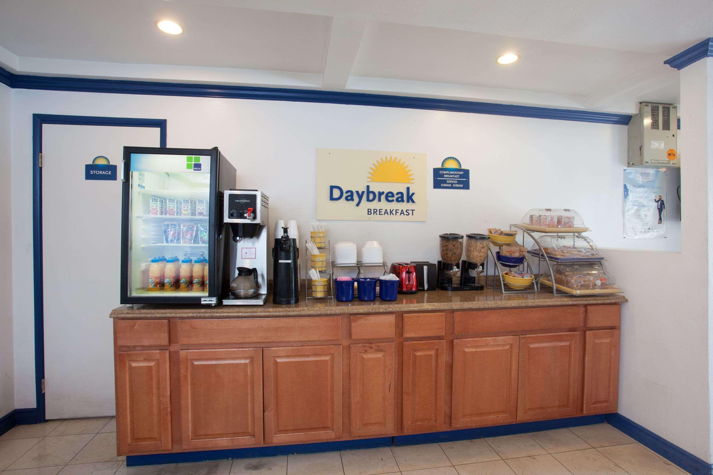 Days Inn By Wyndham Orange Anaheim Esterno foto