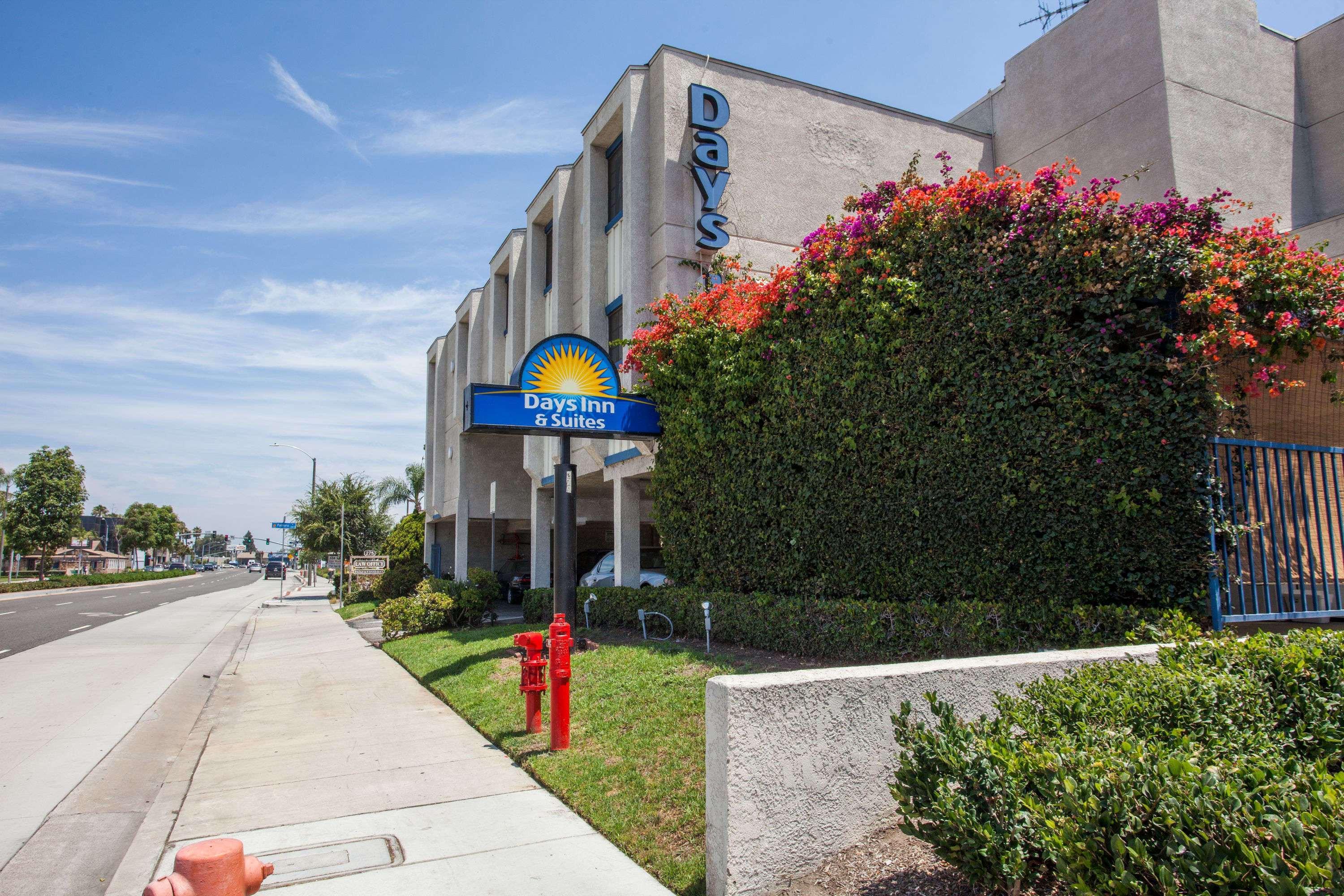 Days Inn By Wyndham Orange Anaheim Esterno foto