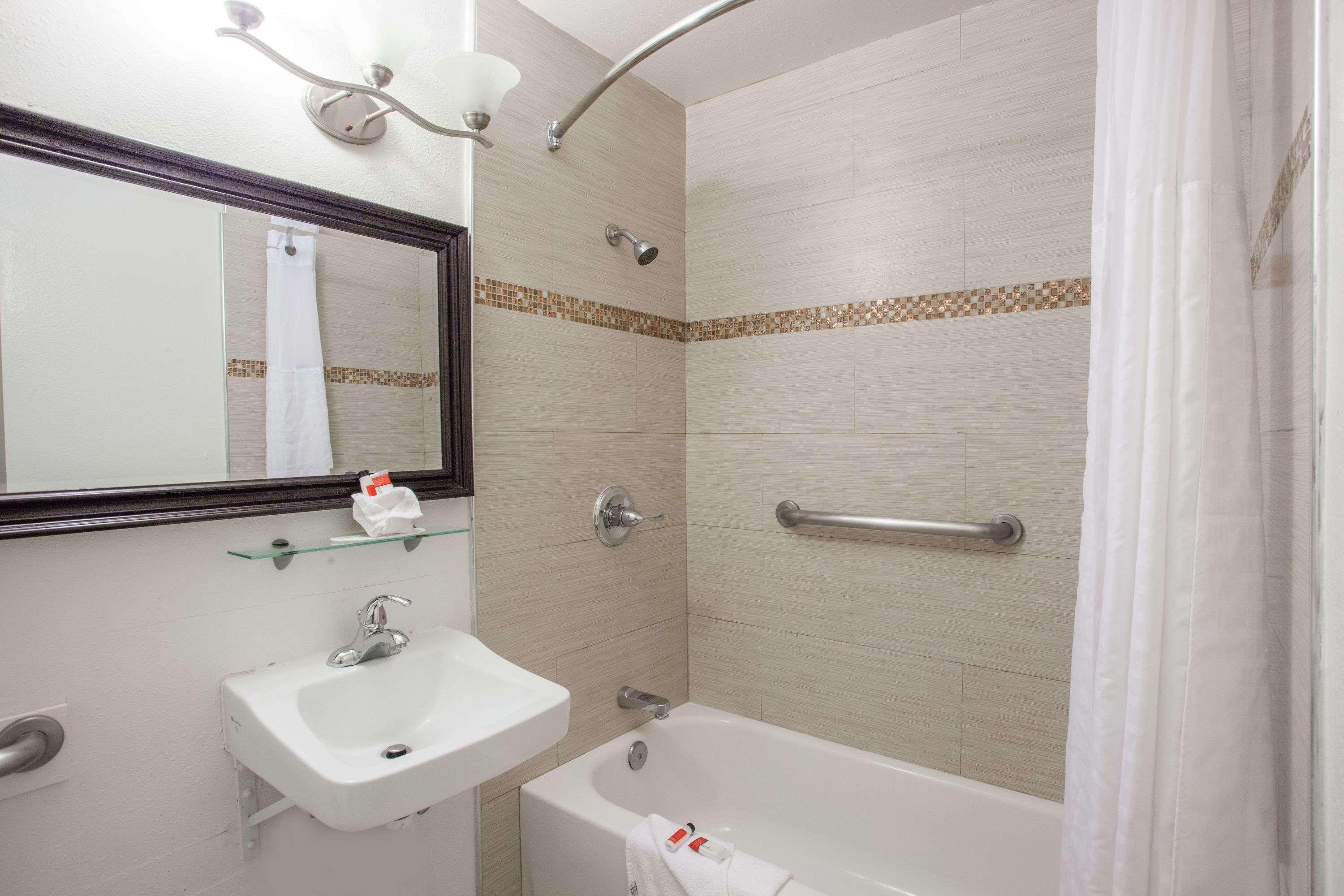 Days Inn By Wyndham Orange Anaheim Esterno foto