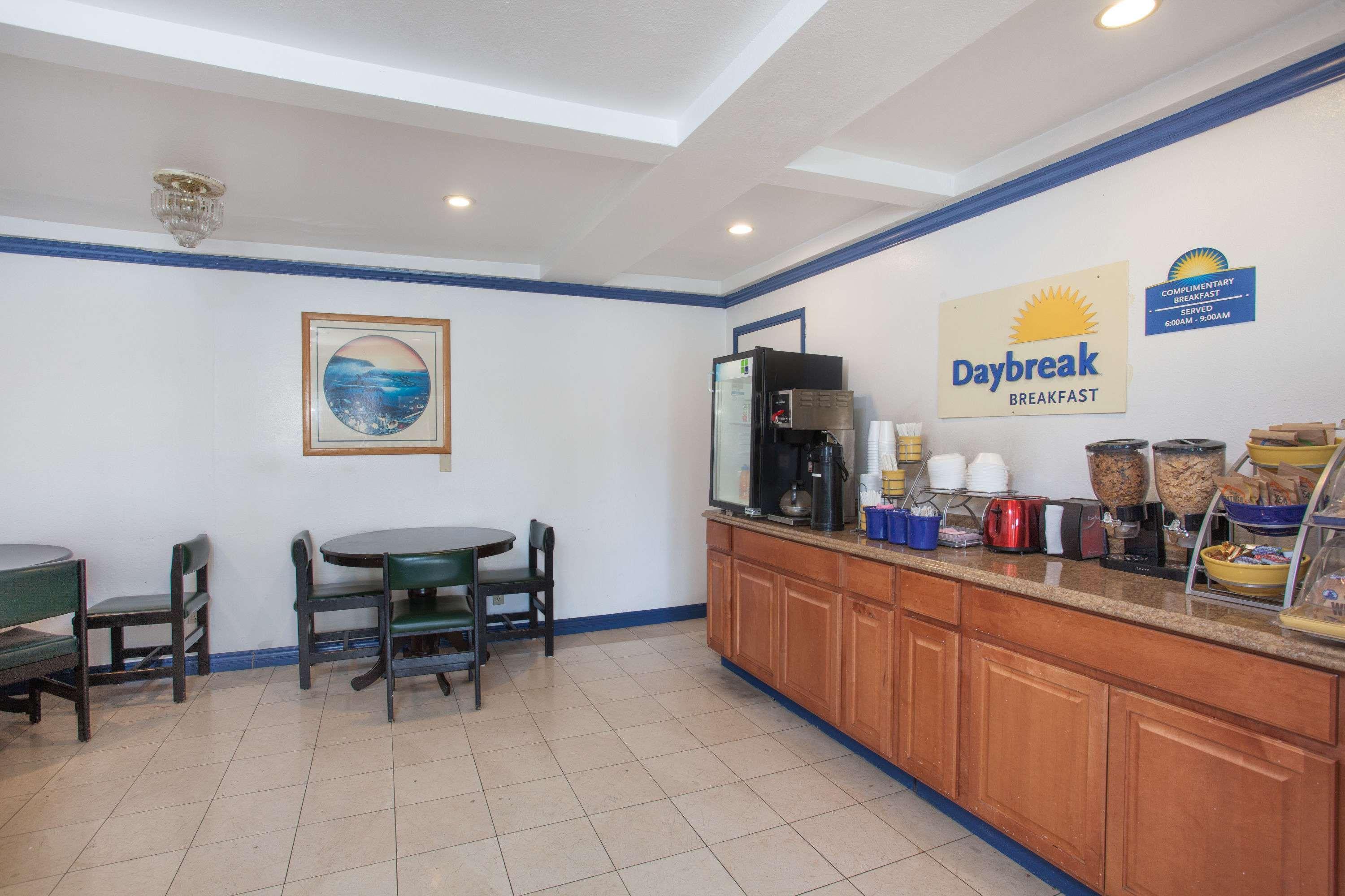 Days Inn By Wyndham Orange Anaheim Esterno foto