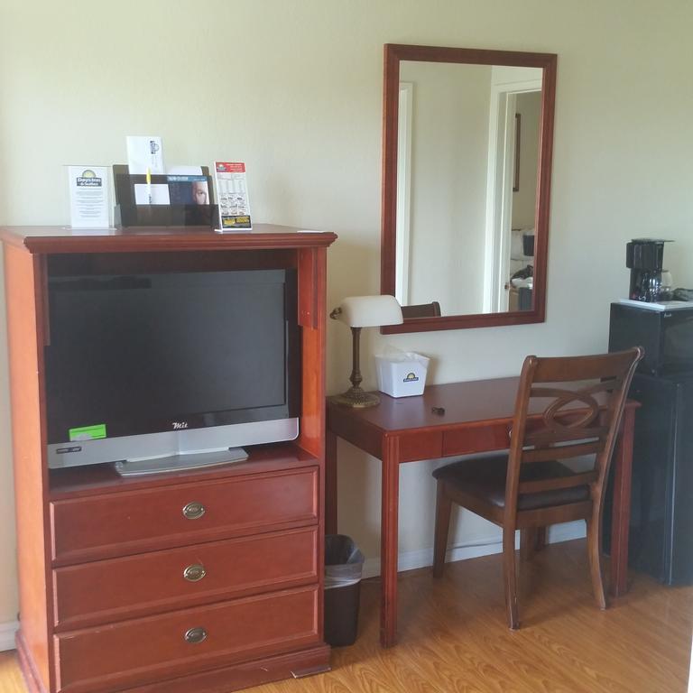 Days Inn By Wyndham Orange Anaheim Esterno foto