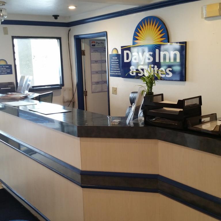 Days Inn By Wyndham Orange Anaheim Esterno foto